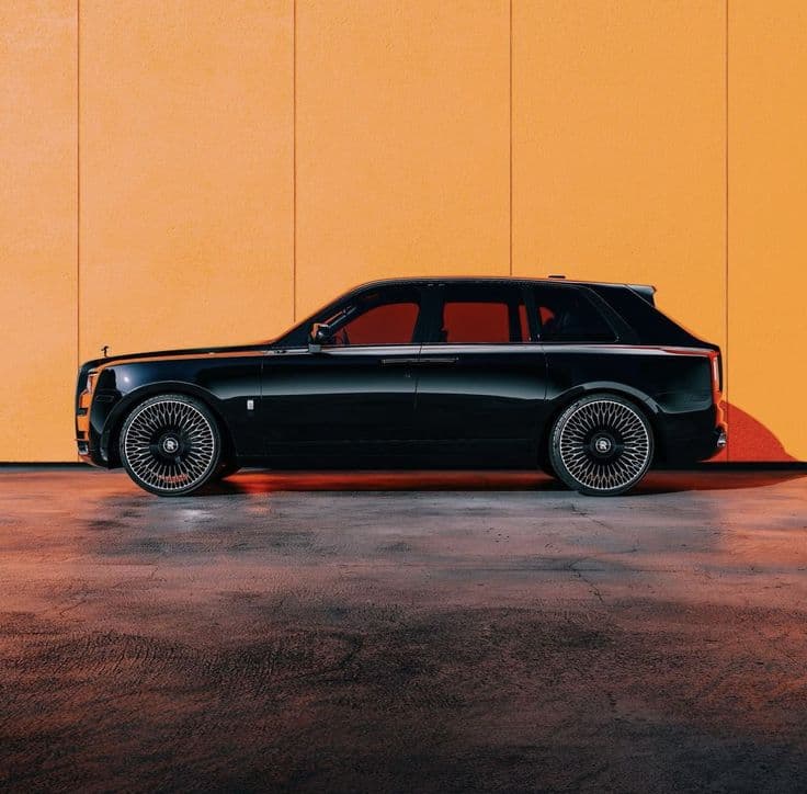 Rolls Royce Cullinan SUV 2